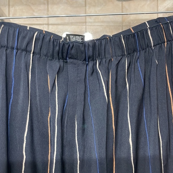 Nic + Zoe wide leg, loose fitting pants - Picture 5 of 6